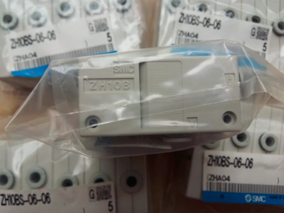 ZH10BS-06-06 ZH10BS0606 1PCS NEW SMC vacuum generator free ship