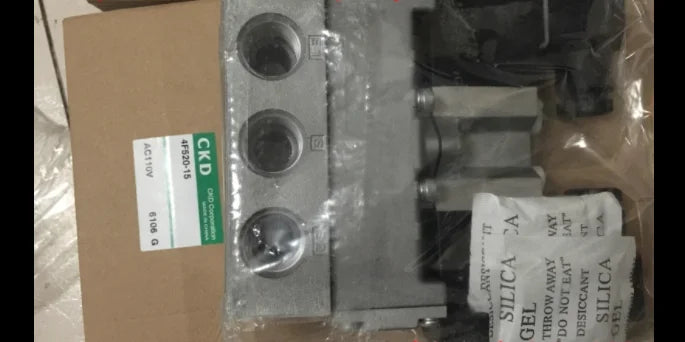 1PC  NEW  CKD  4F520-15-AC110V    4F520-15   AC110V   free  shipping