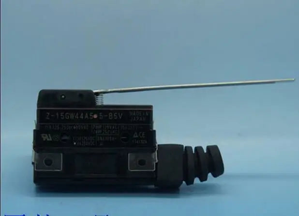 1PCS NEW Omron Micro Switch Z-15GW44A55-B5V free shipping