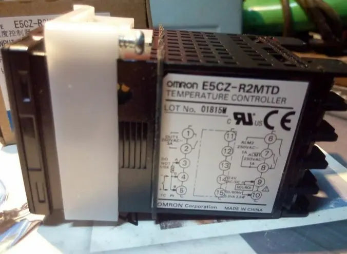 E5CZ-R2MTD E5CZR2MTD New Omron Temperature Controller 24VAC/ DC free shipping
