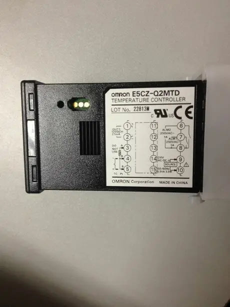 E5CZ-Q2MTD 24VAC/DC New Omron Temperature Controller free shipping