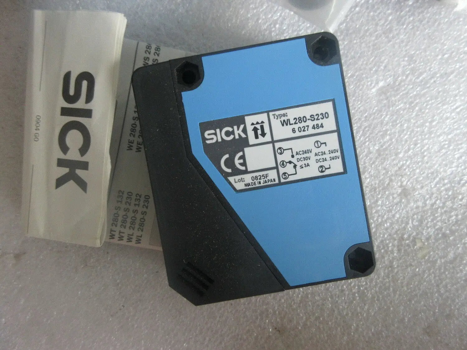 New SICK WL280-S230 Proximity switch free shipping