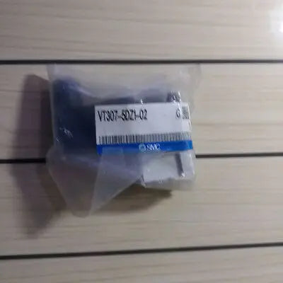 VT307-5DZ-02 VT3075DZ02 1pc NEW SMC solenoid valve
