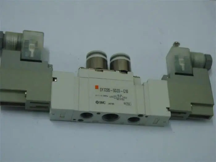 New  SMC SY7220-5DZD-C10 solenoid valve  free shipping