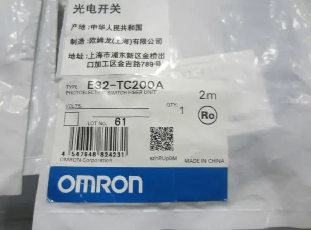 E32-TC200A 1PC New in box New Omron Photoelectric Switch free shipping
