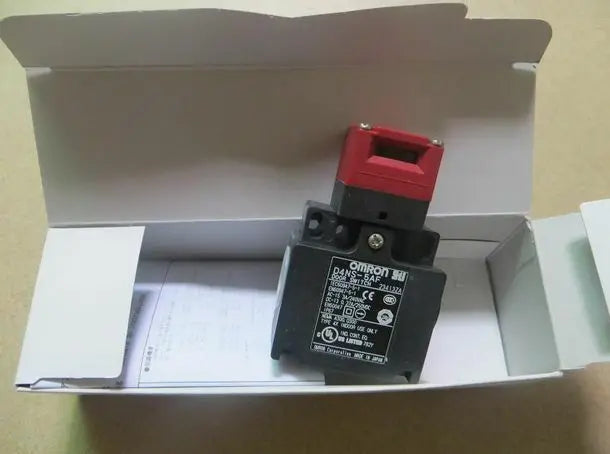 D4NS-5AF D4NS 5AF New OMRON DOOR SWITCH free shipping
