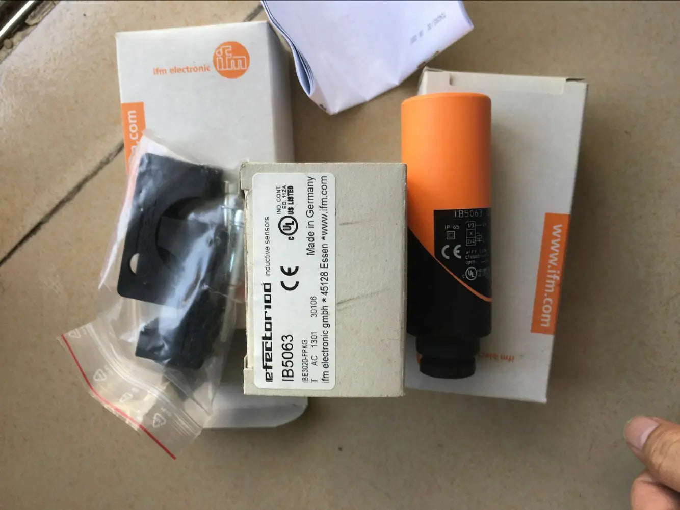 New  IFM  IB5063  Proximity switch  free shipping
