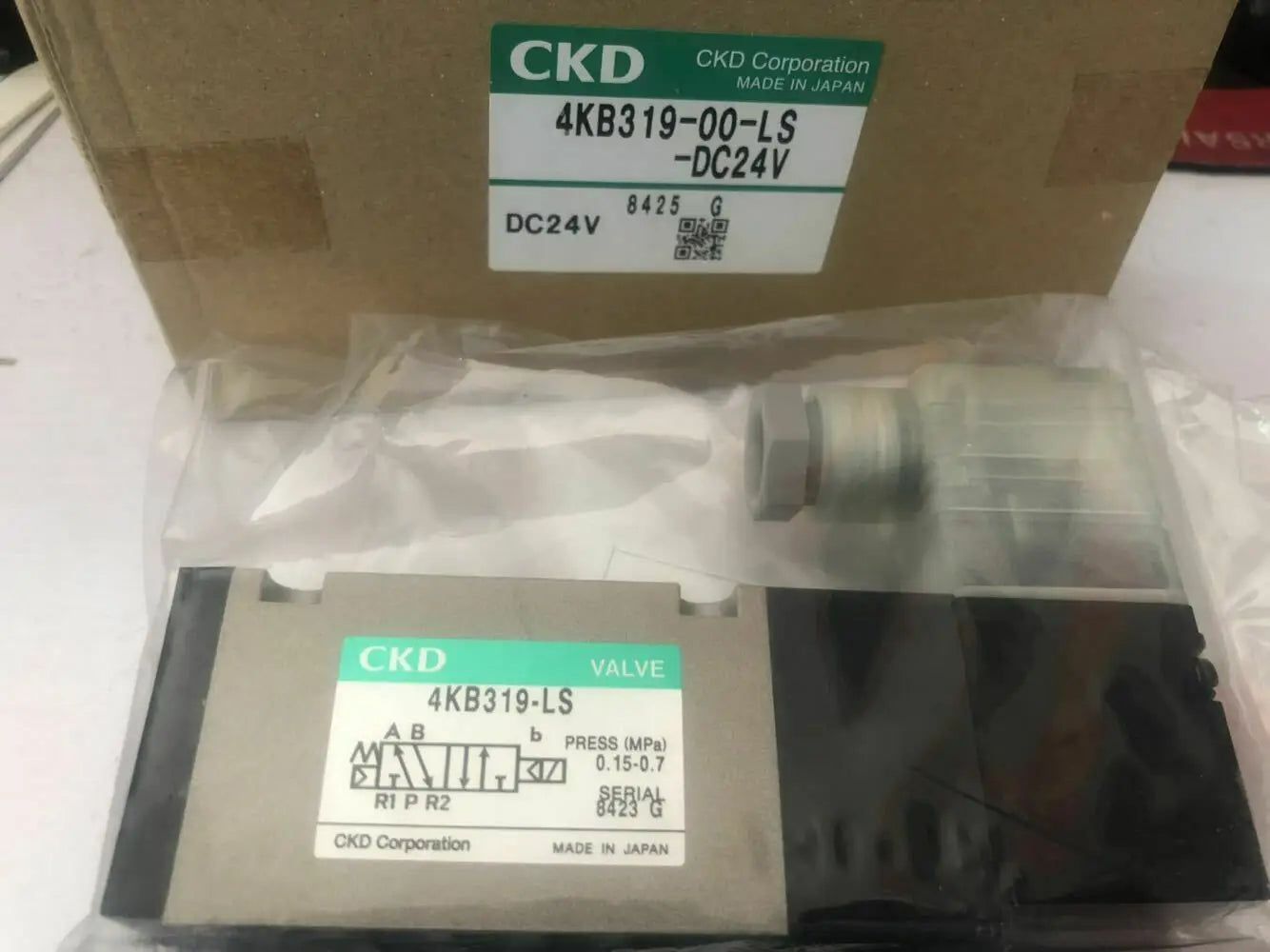 1PC  NEW  CKD    4KB319-00-LS-DC24V    4KB319-00-LS  DC24V   free  shipping