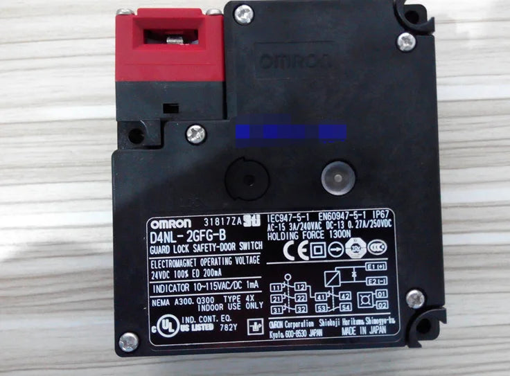 New Omron D4NL-2GFG-B Safety Door Switch free shipping