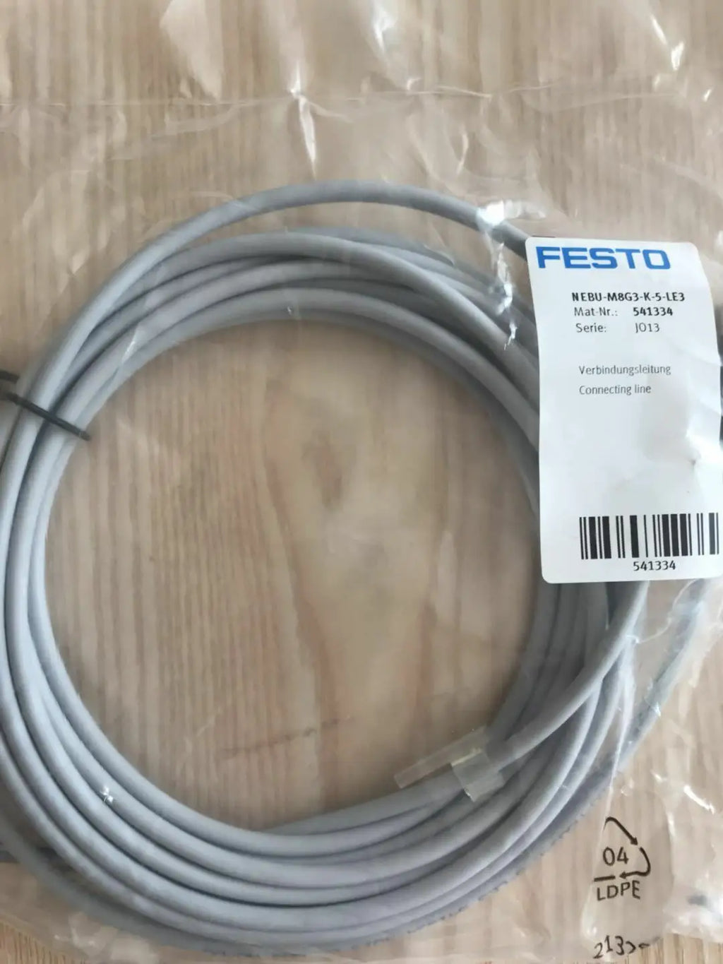 New  FESTO  NEBU-M8G3-K-5-LE3  541334  Connect the cable  free shipping