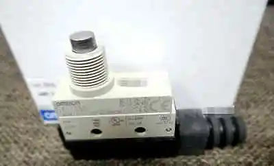SHL-D55 SHLD55 1PC NEW OMRON Limit Switch free shipping