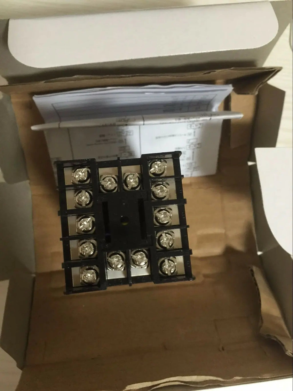 NEW IN BOX OMRON E5CK-AA1-500