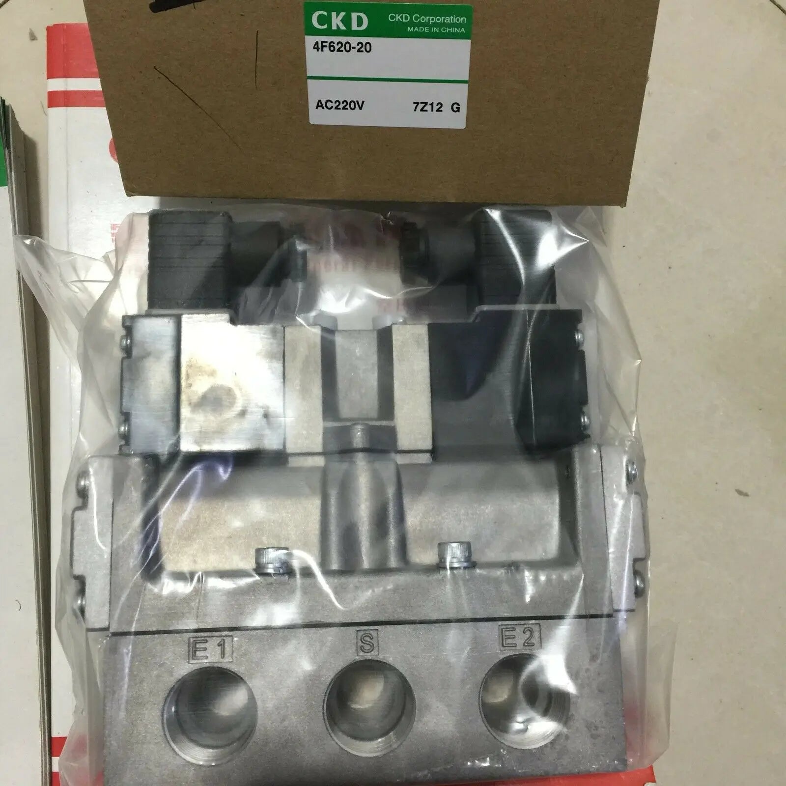 1PC  NEW  CKD  4F620-20-AC220V    4F620-20   AC220V   free  shipping