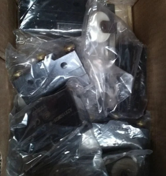 Z-15GW25-B Z15GW25B 1Pcs OMRON travel switch free ship