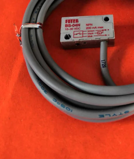1pc FOTEK BS-04N Proximity switch free shipping