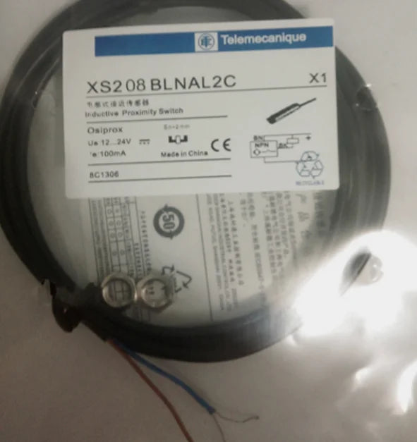 XS208BLNAL2 1PC NEW IN BOX Telemecanique proximity switch free ship