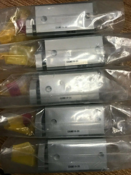 1PC   NEW    SMC    CDQMB16-30    free   shipping