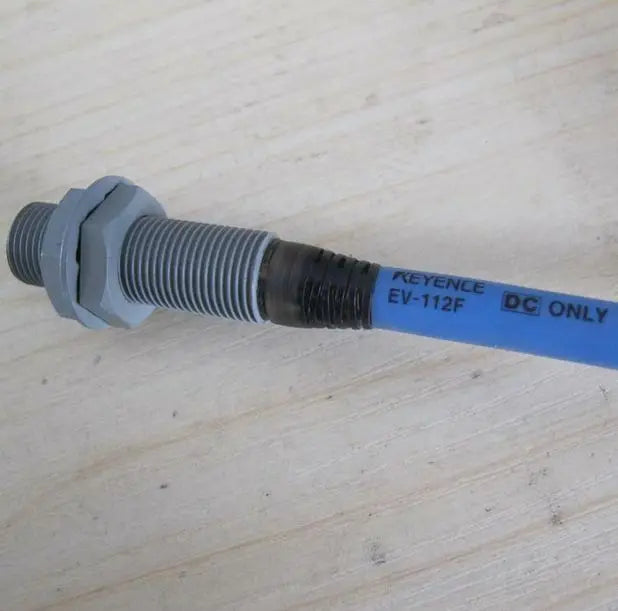 New in box KEYENCE Proximity Switch EV-112F EV 112F free shipping