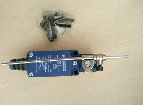 XCE-154 XCE154 1PC New in box Schneider Limit Switch free shipping