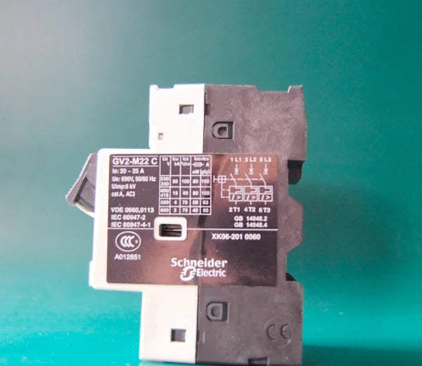 1PC  NEW   SCHNEIDER    GV2-M22C    free  shipping