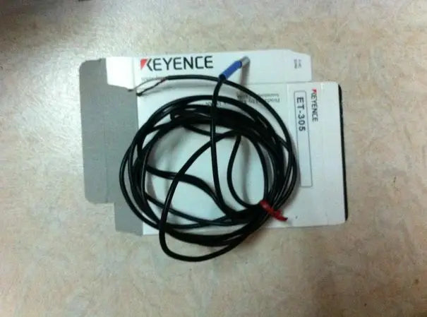 ET-305 ET 305 New in box Keyence Proximity Sensor free shipping