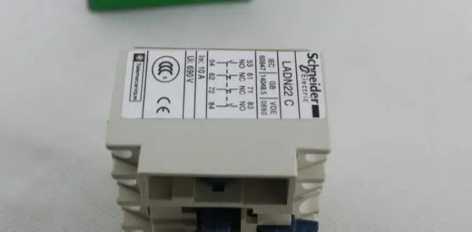 LADN22C LA-DN22C New in box Schneider Contactor free shipping