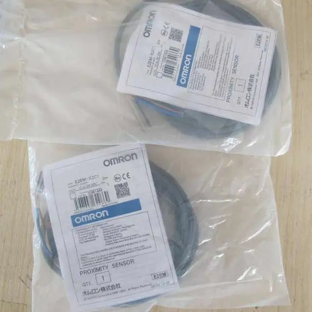 E2EM-X2C1 E2EM X2C1 NEW IN BOX OMRON Proximity Switch free shipping
