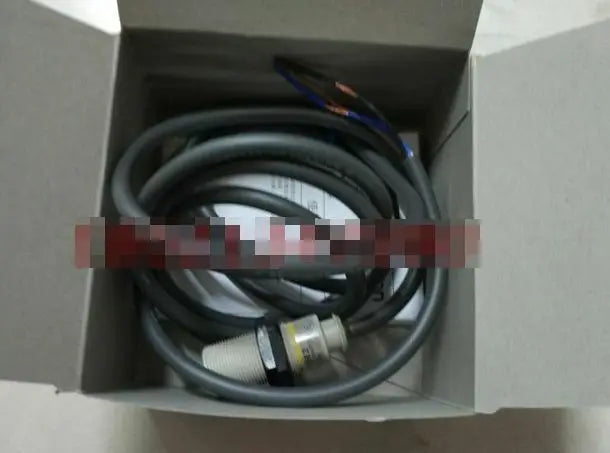E2F-X5E2 E2FX5E2 1PC NEW OMRON 12-24VDC Proximity Sensor free shipping