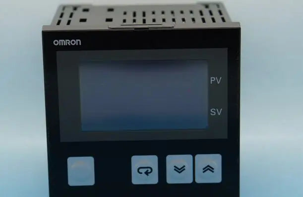 E5AZ-C3MT E5AZ C3MT 1PC New Omron Temperature Controller free ship