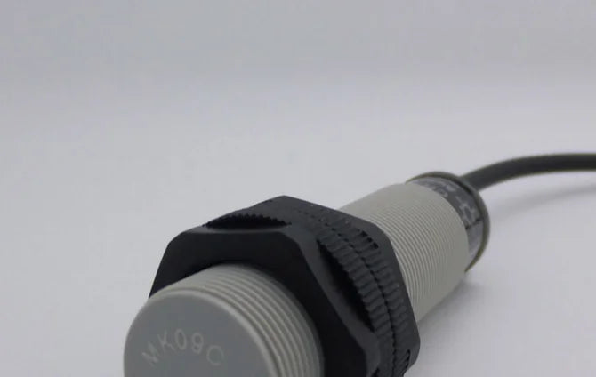 CR18-8DN2 CR188DN2 1PC NEW AUTONICS Proximity Sensors free ship