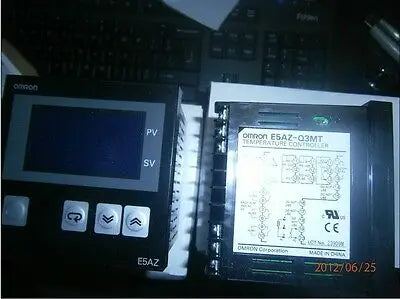 Omron E5AZ-Q3MT 100-240VAC New In Box