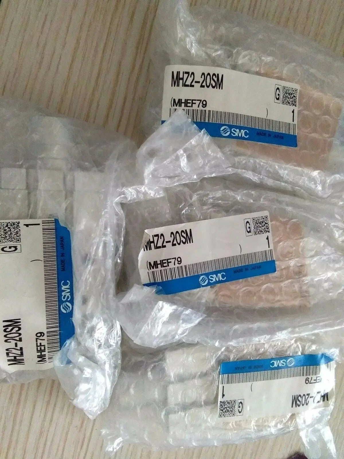 New SMC MHZ2-20SM Cylinder free shipping