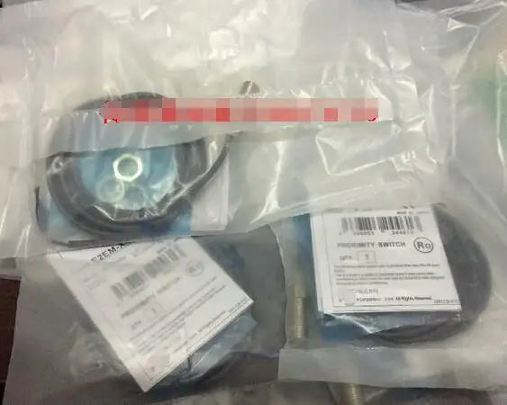 New in box OMRON E2EM-X4C1-W