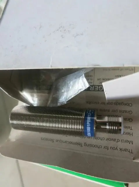 1PC XS618B1PBM12 New Schneider sensor free shipping