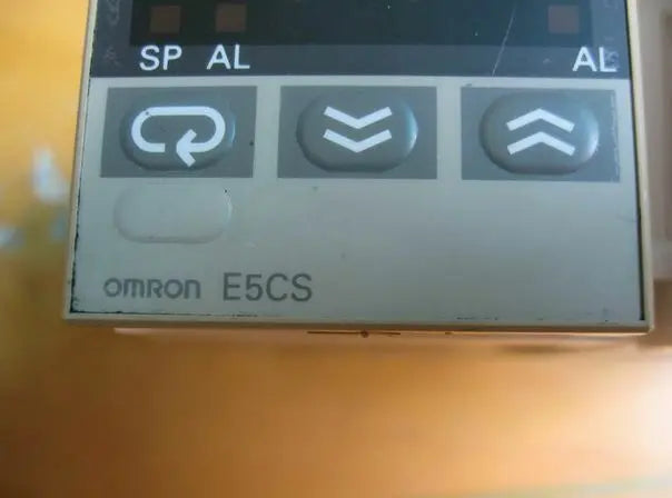 E5CS-Q1KJX-528 E5CS Q1KJX 528 Used OMRON Temperature Controller free shipping