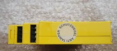 UE10-4XT2D2 1pc USED SICK safety relay safety module
