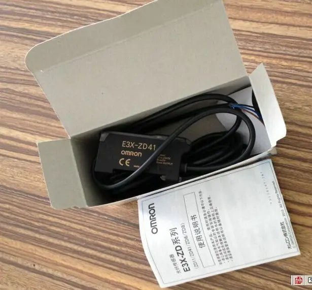 E3X-ZD41 E3X ZD41 12-24VDC 1PC Omron Photoelectric Switch free shipping