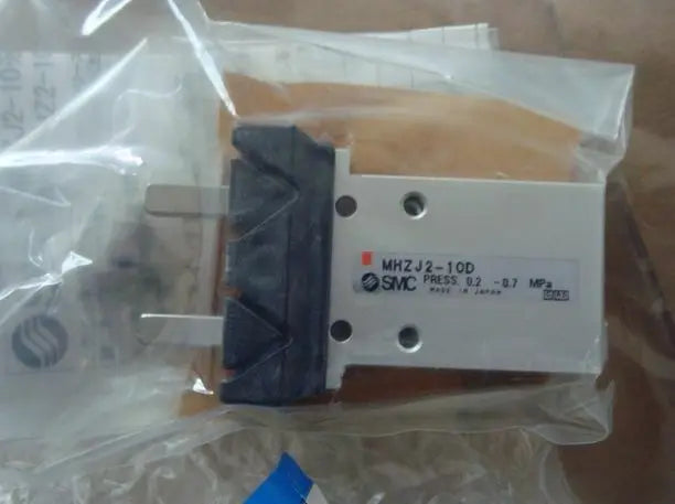 MHZJ2-10D MHZJ2 10D New in box SMC pneumatic finger free shiiping