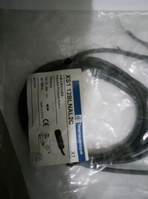 XS112BLNAL2 1 PCS NEW IN BOX Telemecanique proximity switch free ship