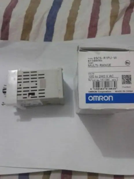 E5CS-R1PU-W 100-240VAC New OMRON Temperature Controller free ship