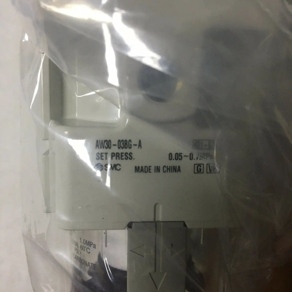 New SMC AW30-03BG-A filtering pressure reducing valve free shipping