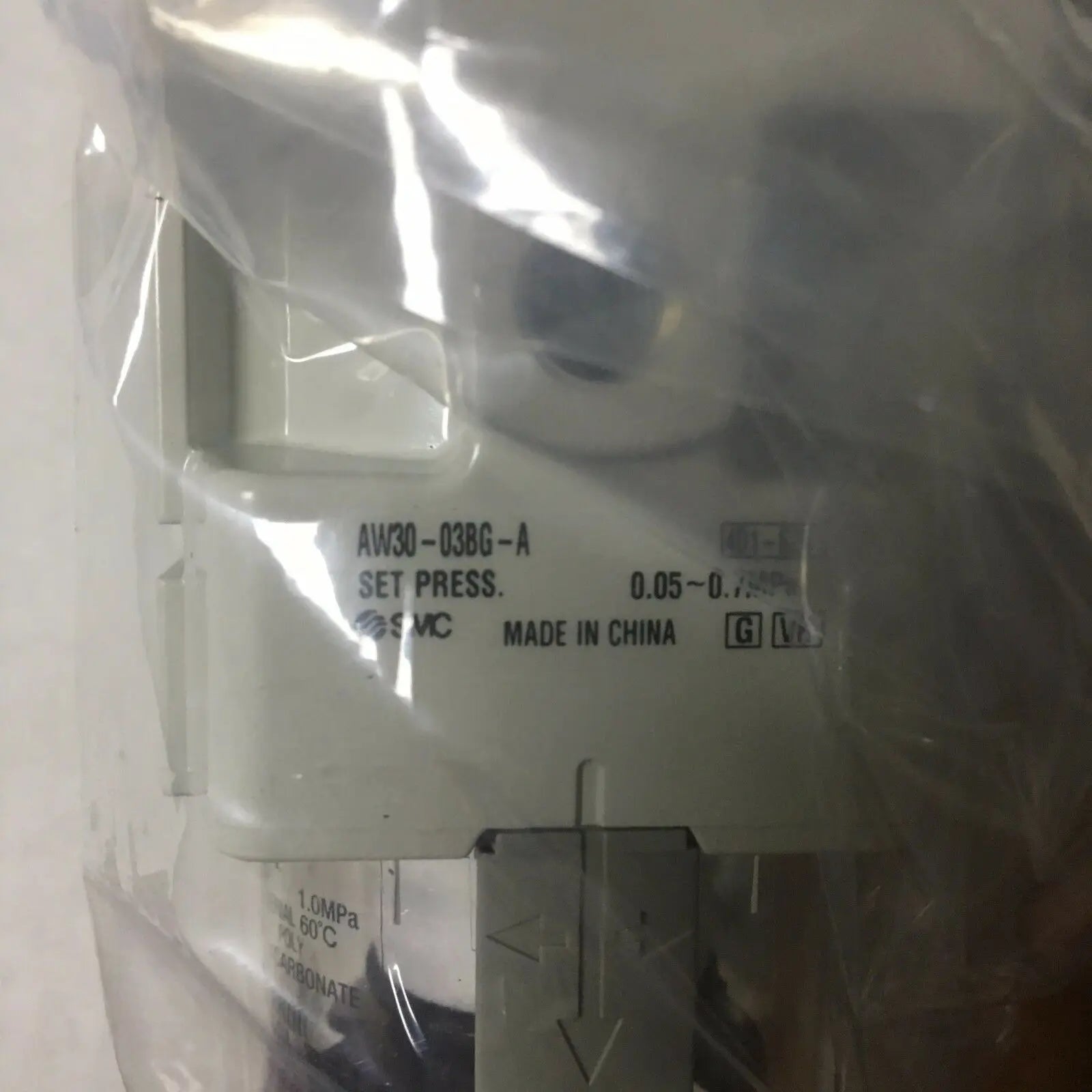 New SMC AW30-03BG-A filtering pressure reducing valve free shipping