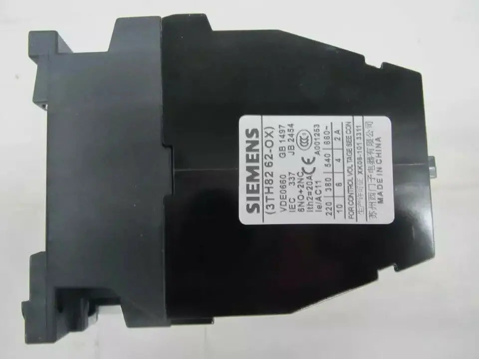 New Siemens 3TH8262-0XM0 AC220V Ac contactor free shipping