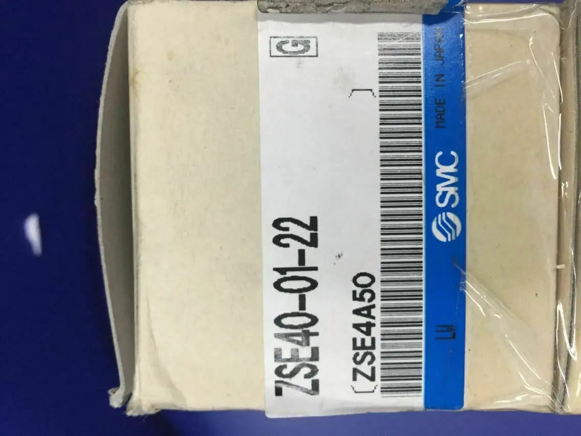1PC  NEW   SMC   ZSE40-01-22     free  shipping