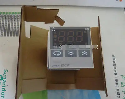 New in box OMRON E5CST-Q1KJ E5CST Q1KJ