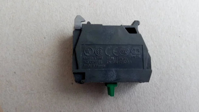 ZEN-L1111 ZENL1111 1PC New Schneider auxiliary contact free shipping