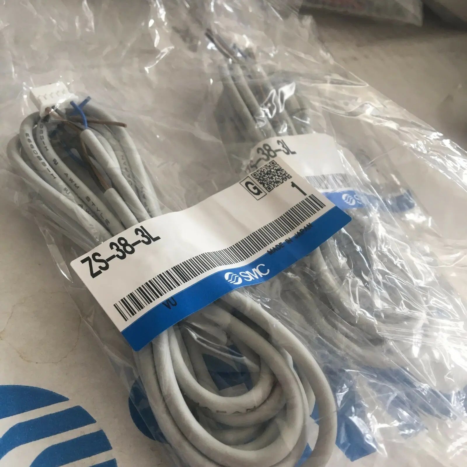 New SMC ZS-38-3L Pressure switch plug wire free shipping