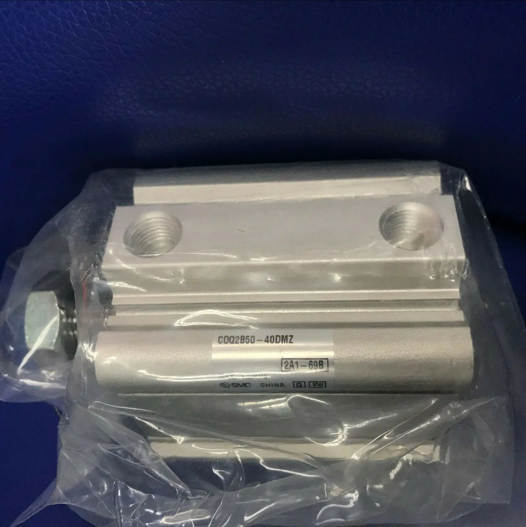 1PC  NEW    SMC    CDQ2B50-40DMZ   free  shipping
