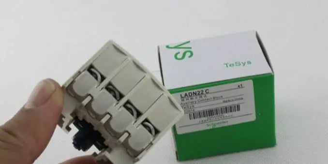 LADN22C LA-DN22C New in box Schneider Contactor free shipping
