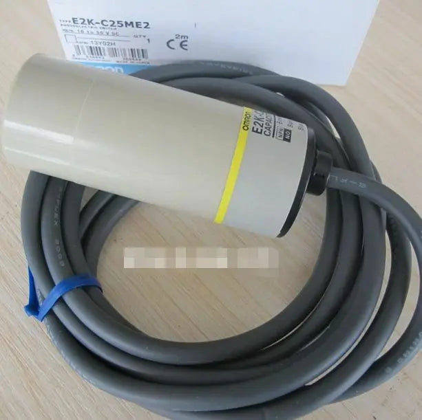 E2K-C25ME2 1PC NEW Omron Capacitive Proximity Switch free shipping
